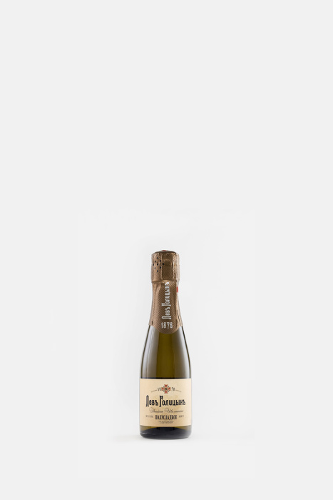 Игристое вино Наследие Мастера Левъ Голицынъ, белое, полусладкое, 0.2л